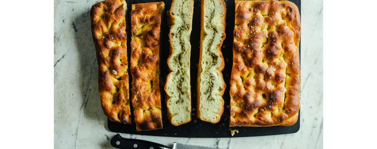 Met halloumi gevuld brood uit het boek Mezze